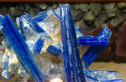 熔铝奇迹 人造蓝宝石长晶炉中的冰火锻造手机屏