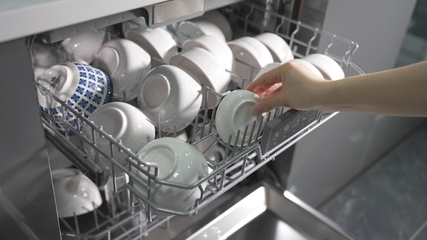 洗碗机值得买吗?友嘉空气除菌洗碗机实测告诉你为何必入!